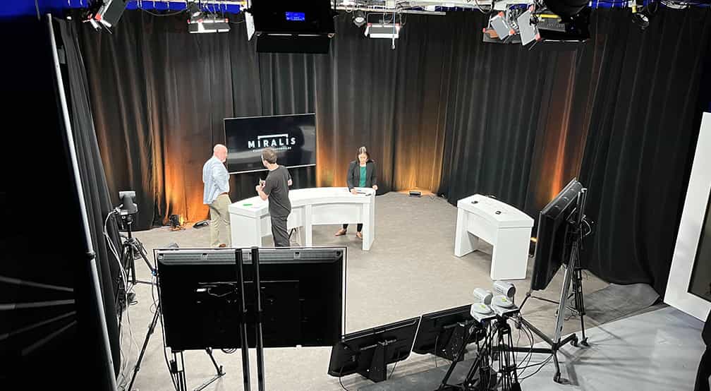 Image de la préparation de Miralis dans nos studio PQM.net pour une webdiffusion